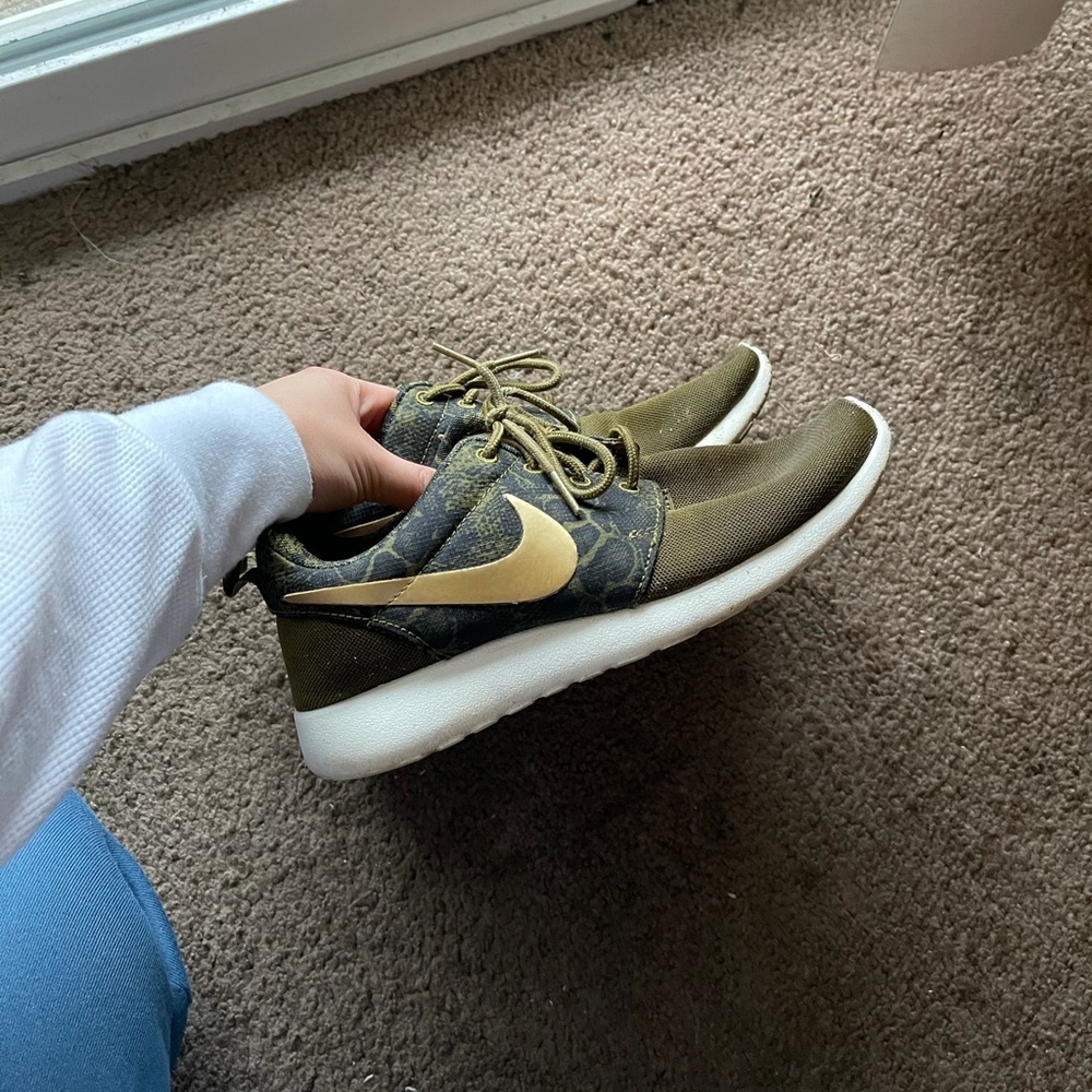 Nike roshes